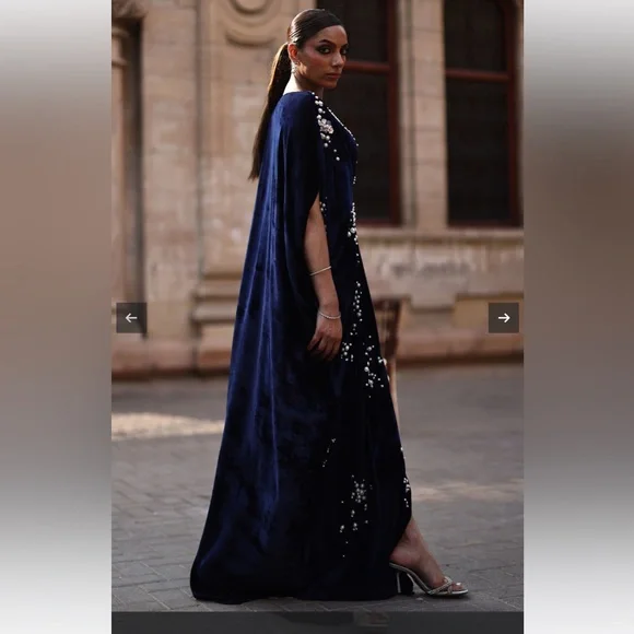 Rozina Munib Kaftan Navy Blue Velvet with Pearl - Picture 4 of 10